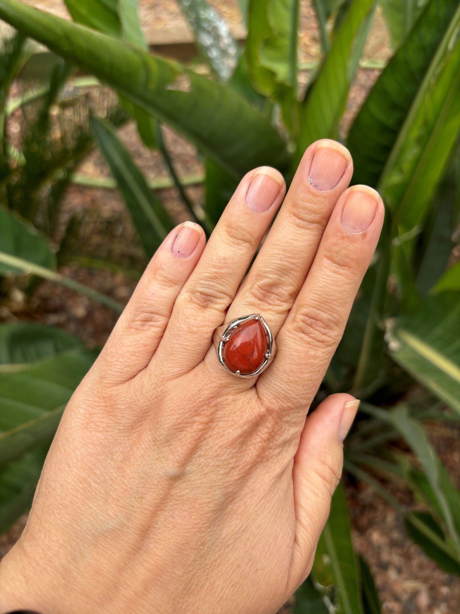 Bague en Jaspe rouge pierre naturelle cabochon forme goutte