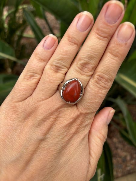 Bague en Jaspe rouge pierre naturelle cabochon forme goutte