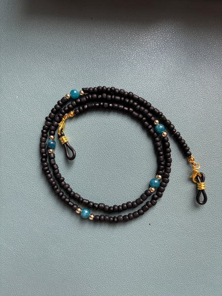 Chaîne cordons à lunettes de soleil, perles noires et Apatite, Made in France