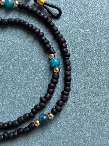 Chaîne cordons à lunettes de soleil, perles noires et Apatite, Made in France