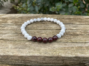 Bracelet élastique Lithothérapie en Howlite naturelle et Grenat